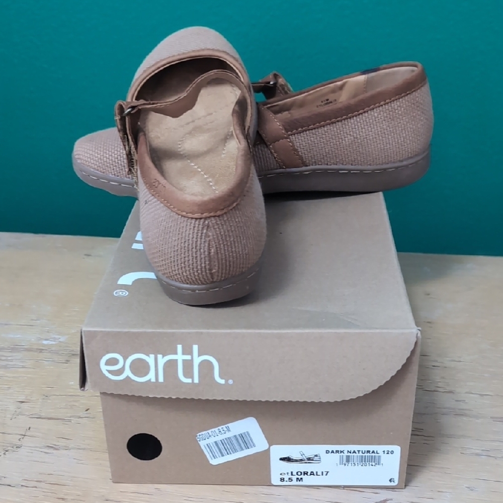Earth Textured Tan Flats NWB - Picture 3 of 9